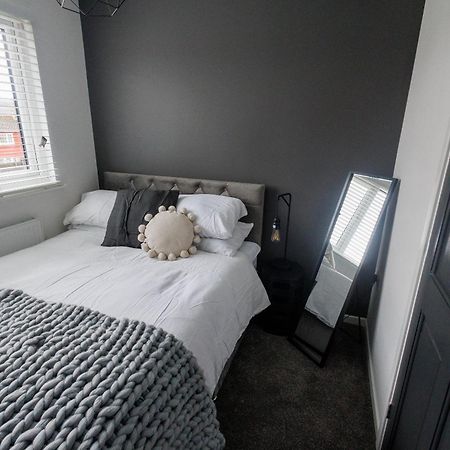 Uber Stylish 3 Bedroom Home Off Road Parking Near Town Centre And Bike Park Wales Merthyr Tydfil Kültér fotó