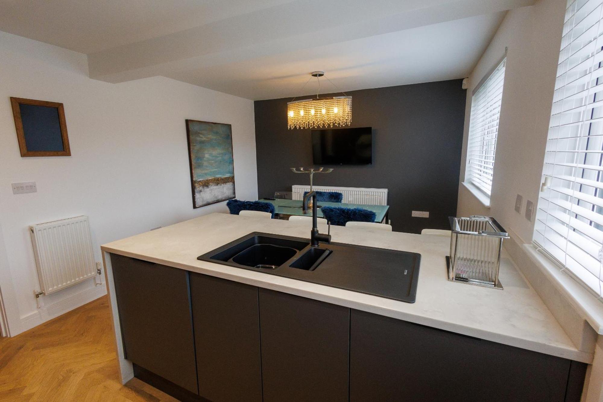Uber Stylish 3 Bedroom Home Off Road Parking Near Town Centre And Bike Park Wales Merthyr Tydfil Kültér fotó