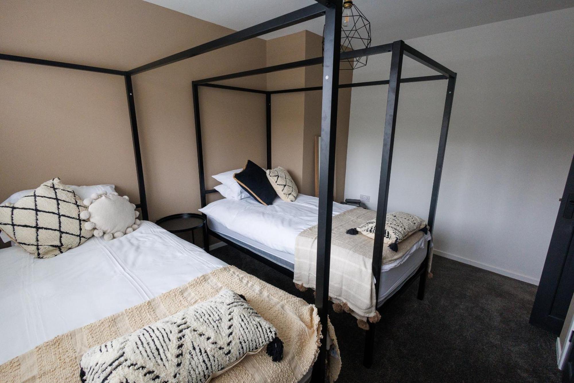 Uber Stylish 3 Bedroom Home Off Road Parking Near Town Centre And Bike Park Wales Merthyr Tydfil Kültér fotó