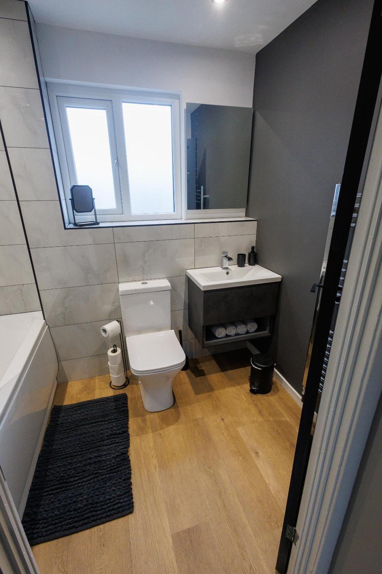 Uber Stylish 3 Bedroom Home Off Road Parking Near Town Centre And Bike Park Wales Merthyr Tydfil Kültér fotó