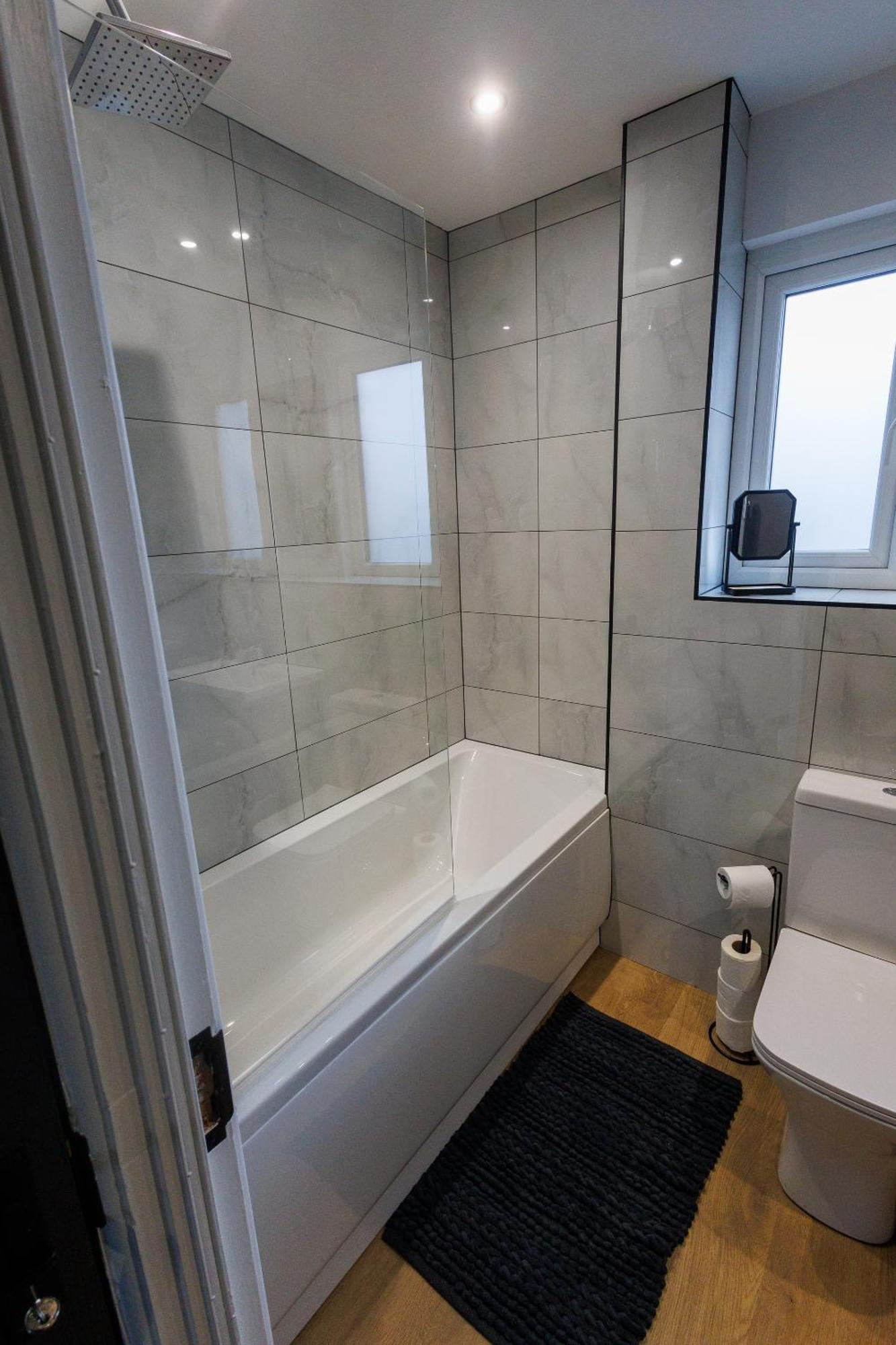 Uber Stylish 3 Bedroom Home Off Road Parking Near Town Centre And Bike Park Wales Merthyr Tydfil Kültér fotó