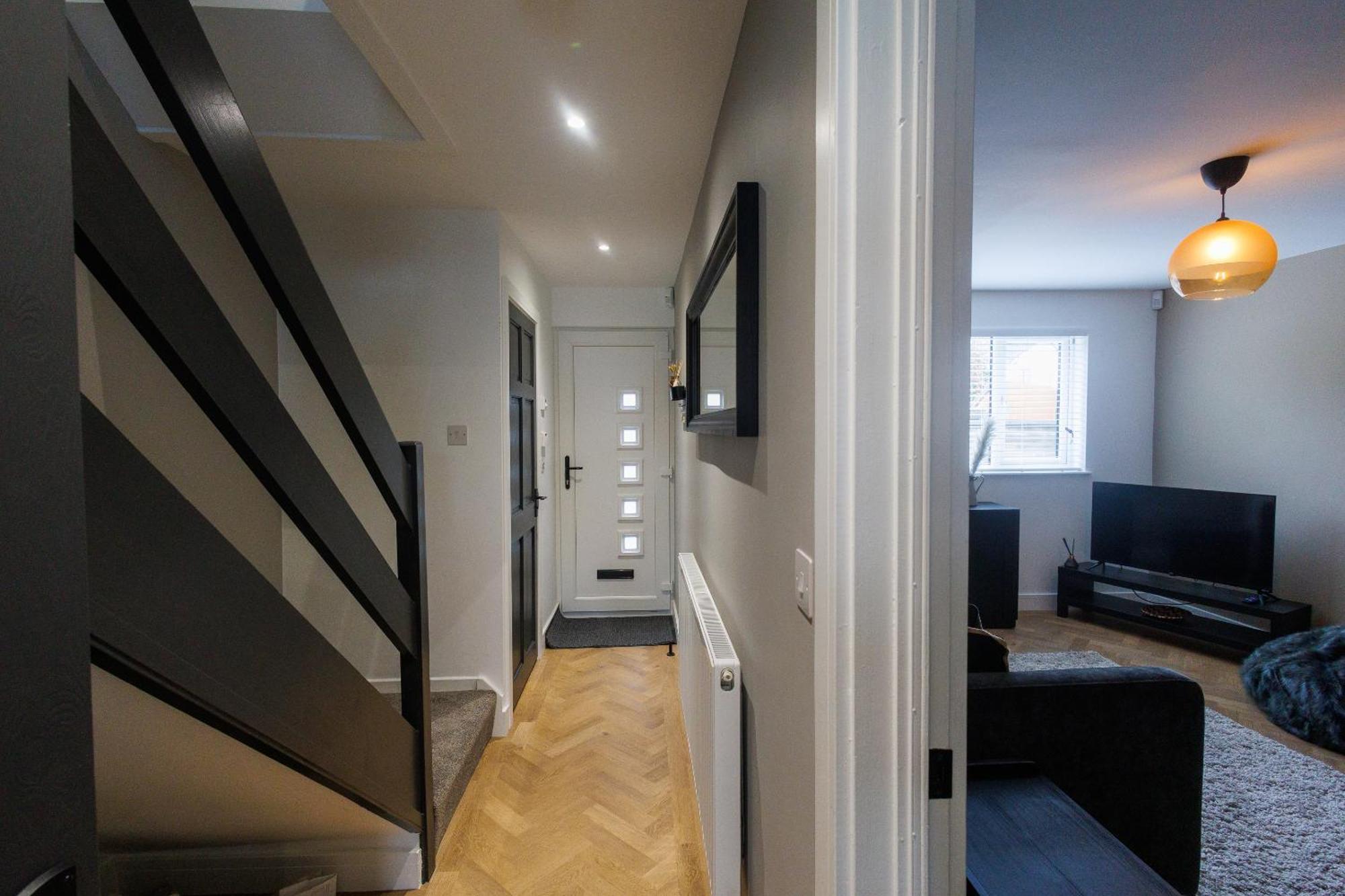 Uber Stylish 3 Bedroom Home Off Road Parking Near Town Centre And Bike Park Wales Merthyr Tydfil Kültér fotó