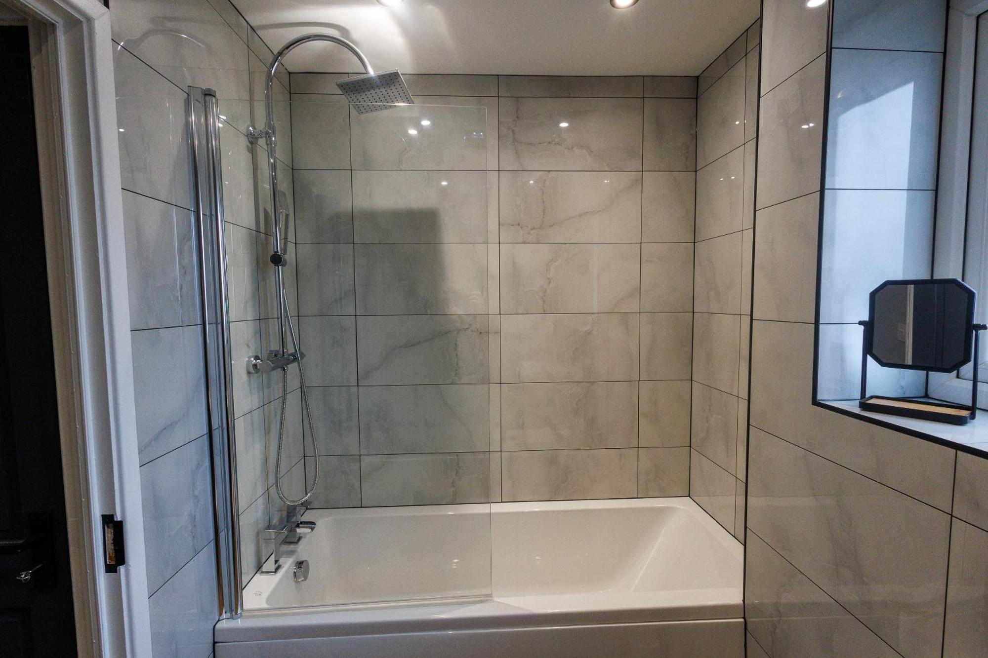 Uber Stylish 3 Bedroom Home Off Road Parking Near Town Centre And Bike Park Wales Merthyr Tydfil Kültér fotó