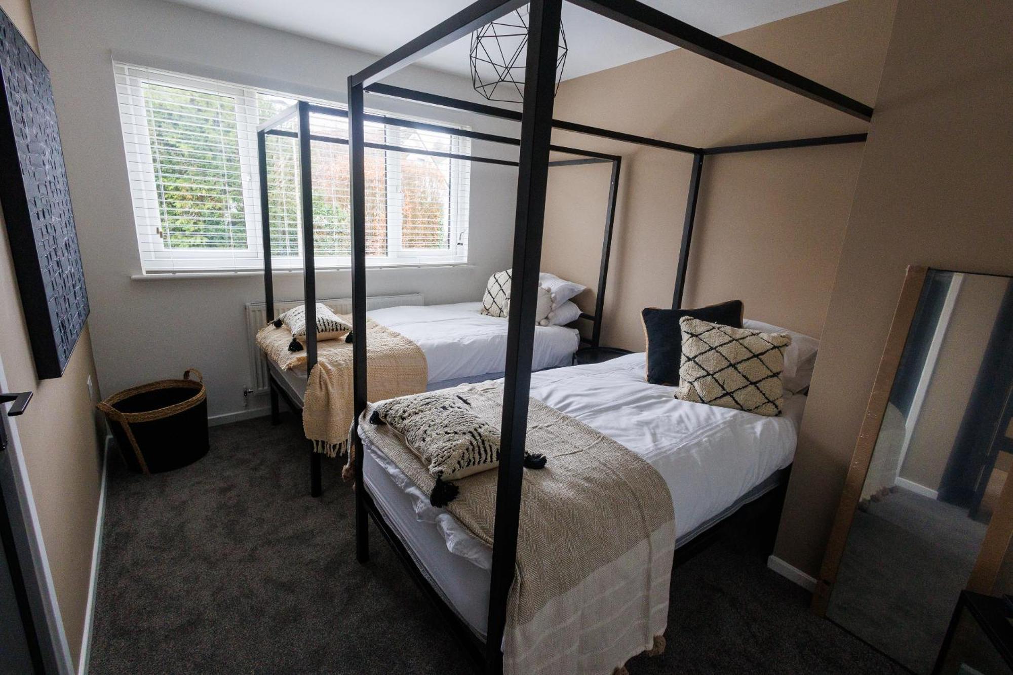 Uber Stylish 3 Bedroom Home Off Road Parking Near Town Centre And Bike Park Wales Merthyr Tydfil Kültér fotó