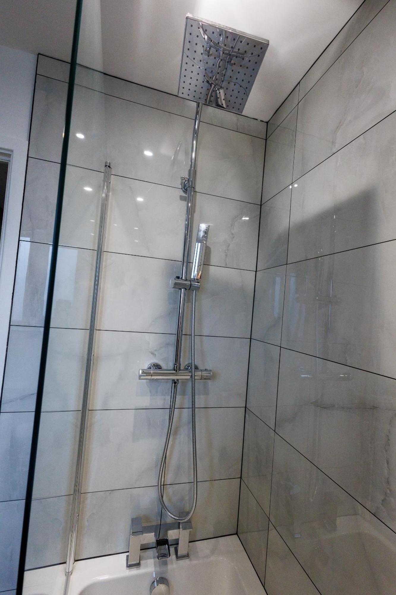 Uber Stylish 3 Bedroom Home Off Road Parking Near Town Centre And Bike Park Wales Merthyr Tydfil Kültér fotó