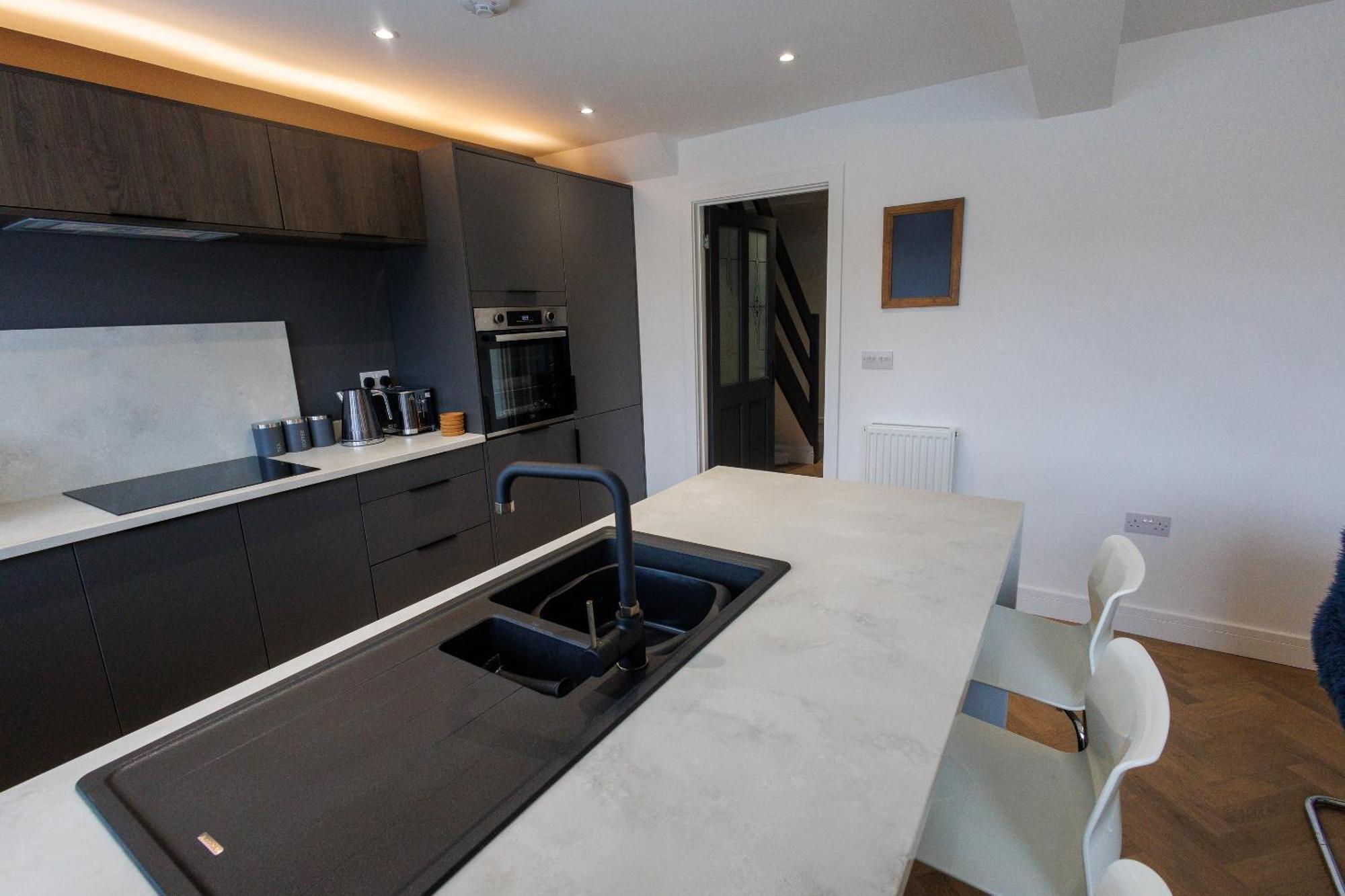 Uber Stylish 3 Bedroom Home Off Road Parking Near Town Centre And Bike Park Wales Merthyr Tydfil Kültér fotó